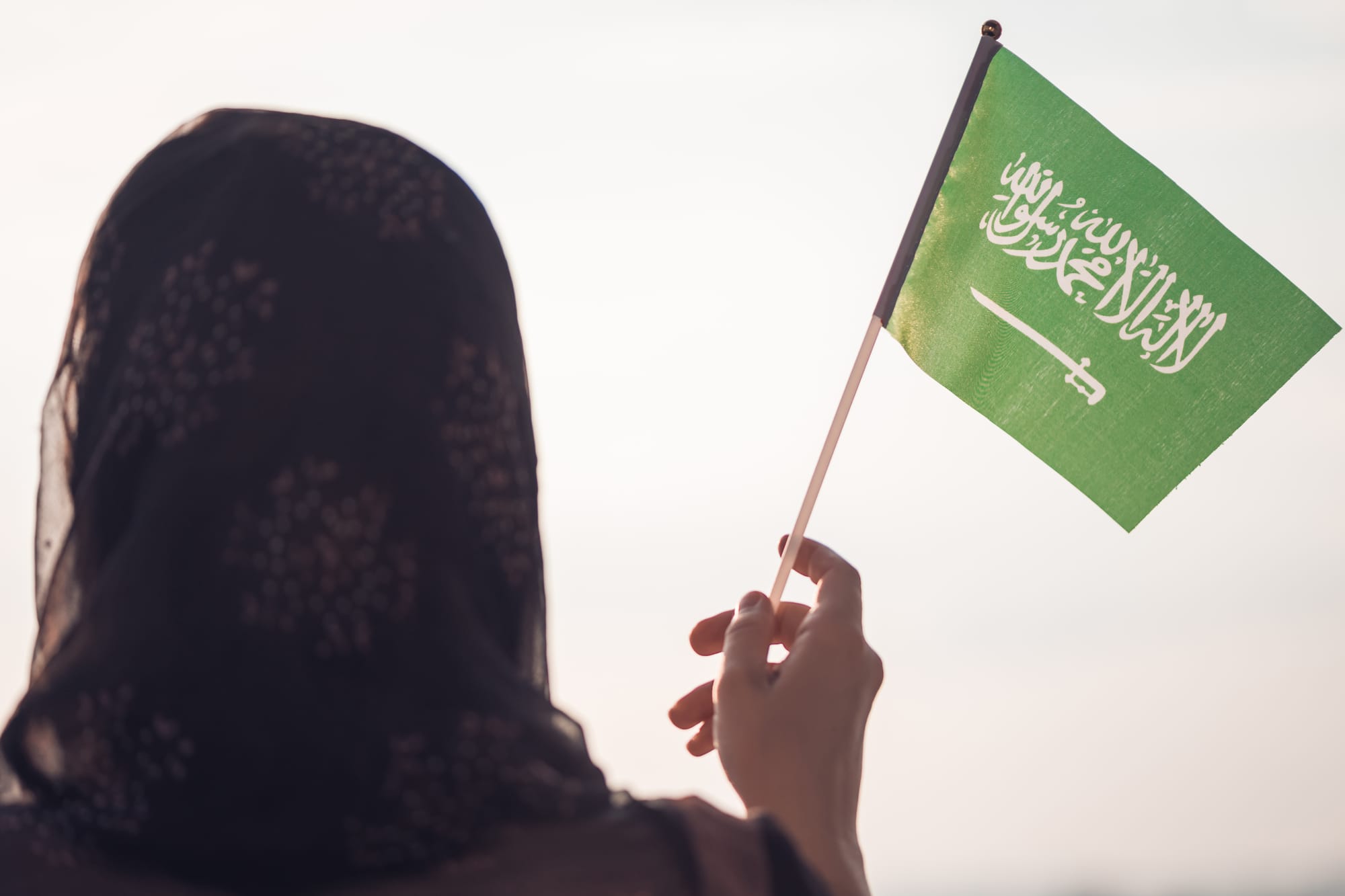 حقوق المرأة السعودية بعد الطلاق: النفقة، الحضانة، والسكن