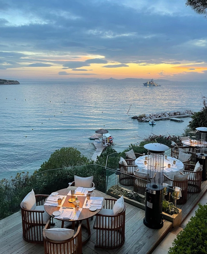 Ιθάκη Restaurant,Βουλιαγμενη