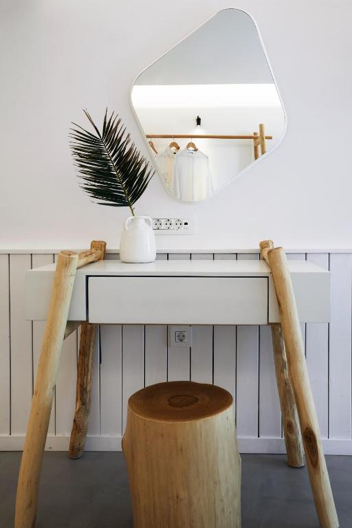 Oscar Seafront Front Suites,Agios Georgios,Santorini