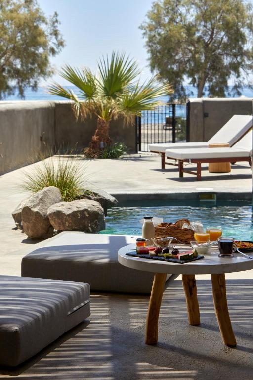 Oscar Seafront Front Suites,Agios Georgios,Santorini