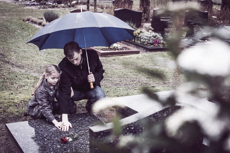 Το Πένθος των Παιδιών και η Σιωπή των Ενηλίκων