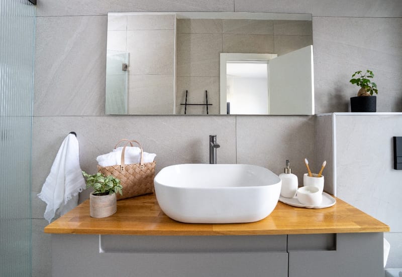 מקלחות ושירותים