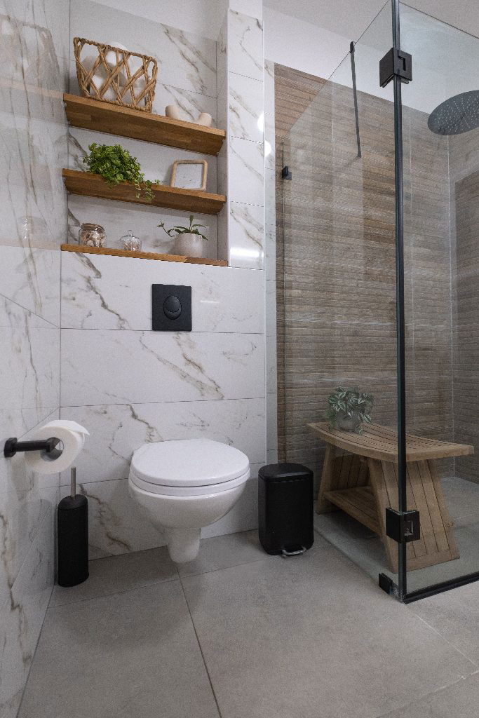 מקלחות ושירותים