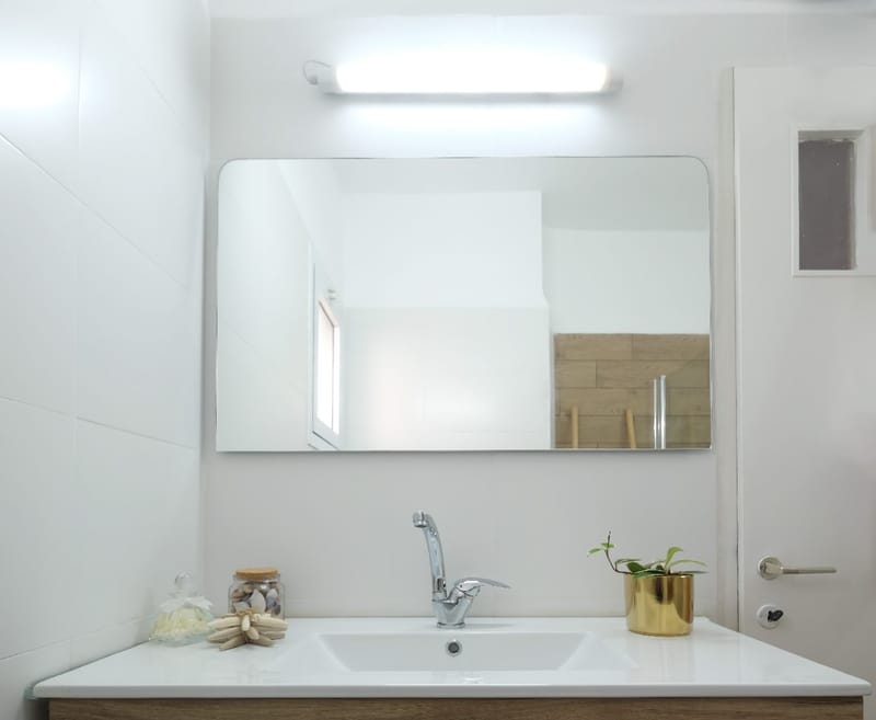 מקלחות ושירותים