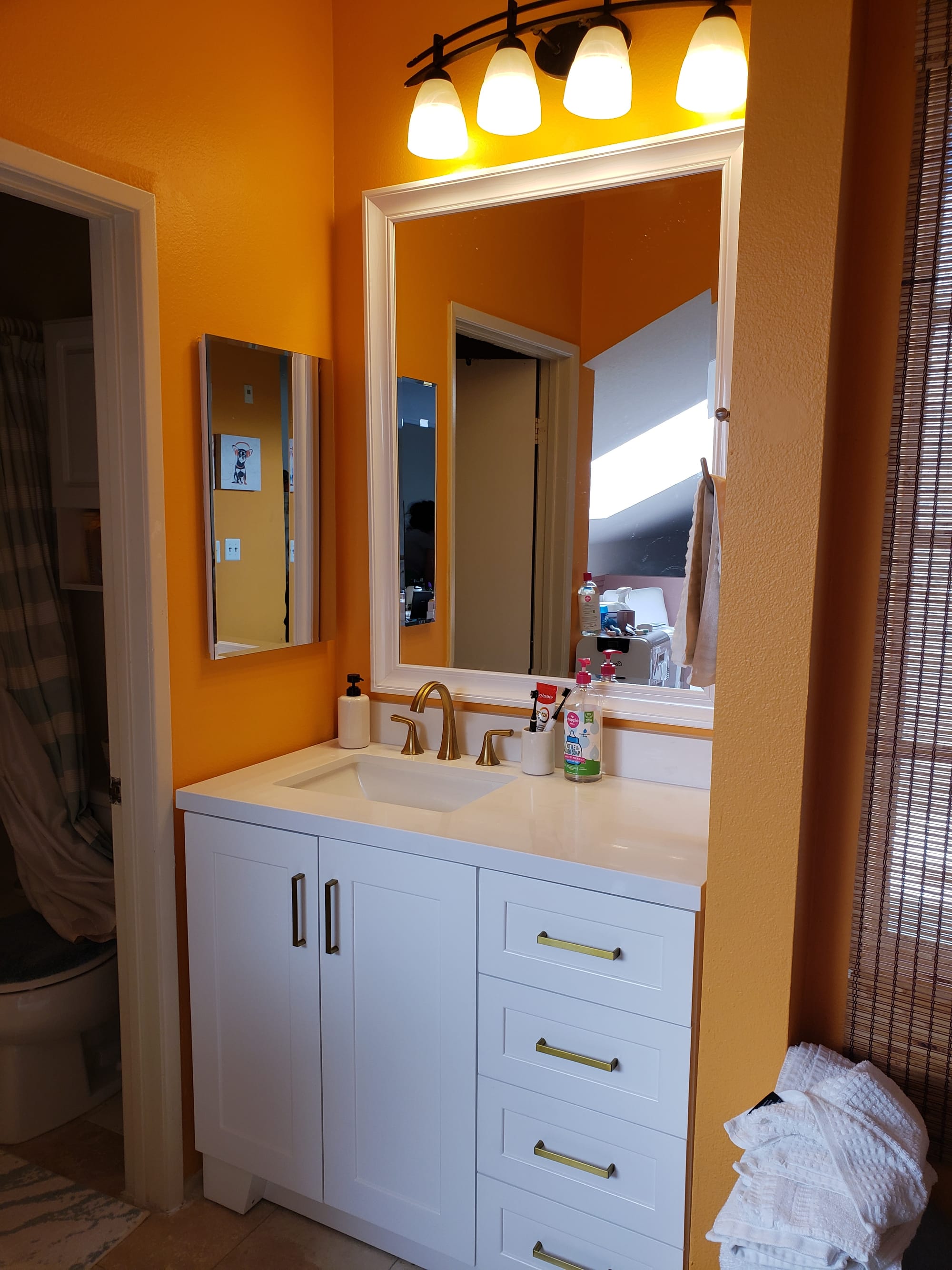 Sherman Oaks Vanity Upstairs - 91423