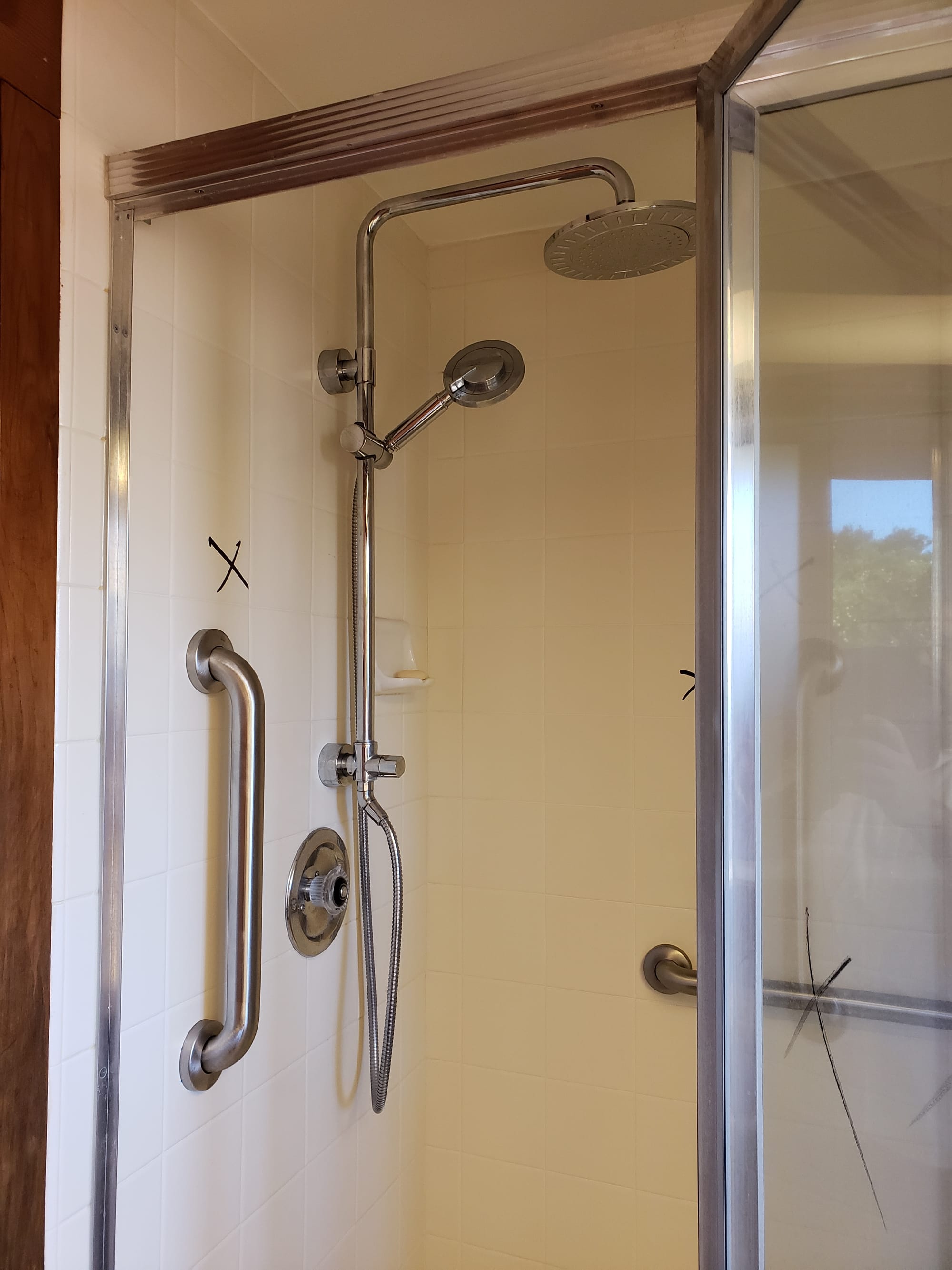 Northridge Guest Bathroom SHOWER BEFORE - 91325