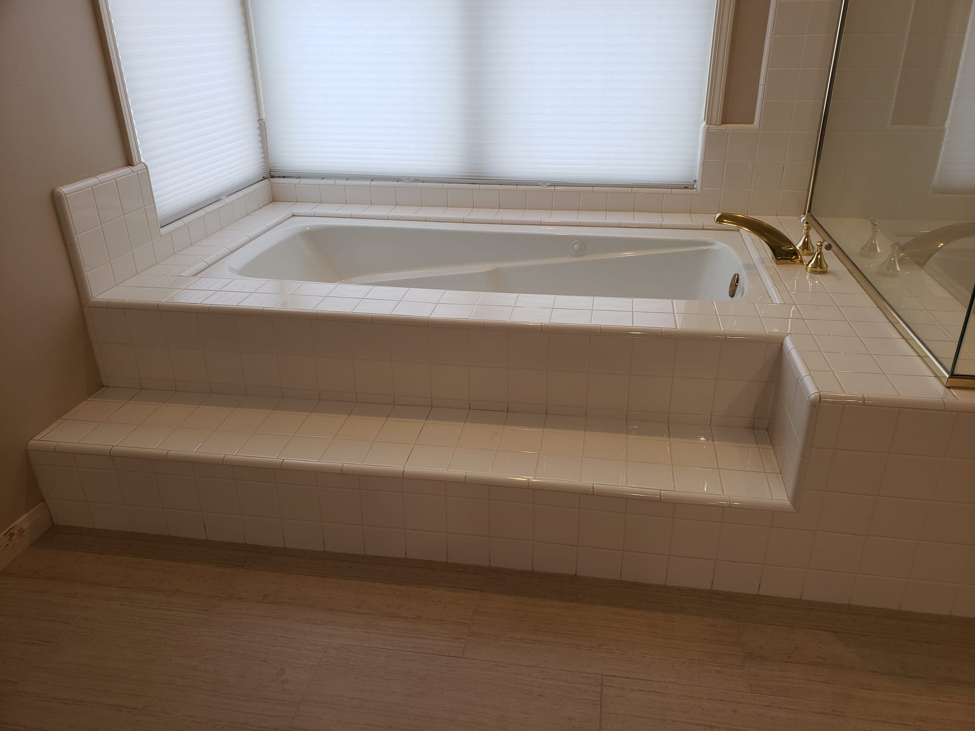 Calabasas OLD TUB BEFORE Remodeling - 91302