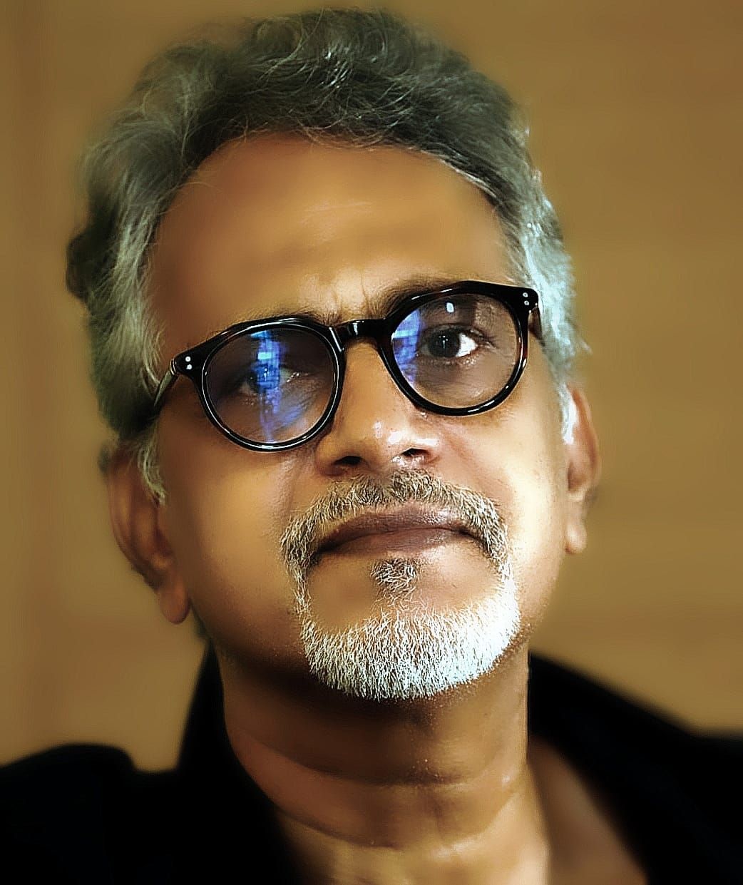 ഇടത്തോട്ട് തിരിയുന്ന ക്ലോക്ക്