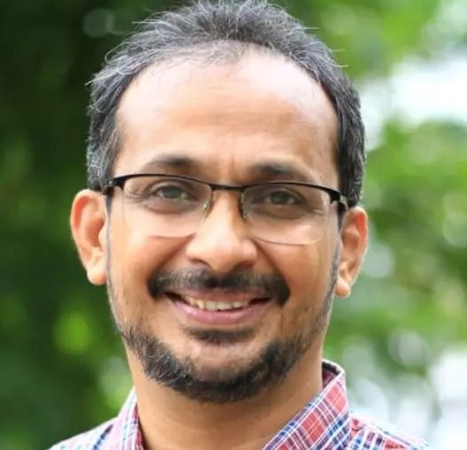 സാഹിത്യം ആവശ്യപ്പെടുന്നത് സൂക്ഷ്മരാഷ്ട്രീയമാണ്, മുദ്രാവാക്യങ്ങളല്ല.