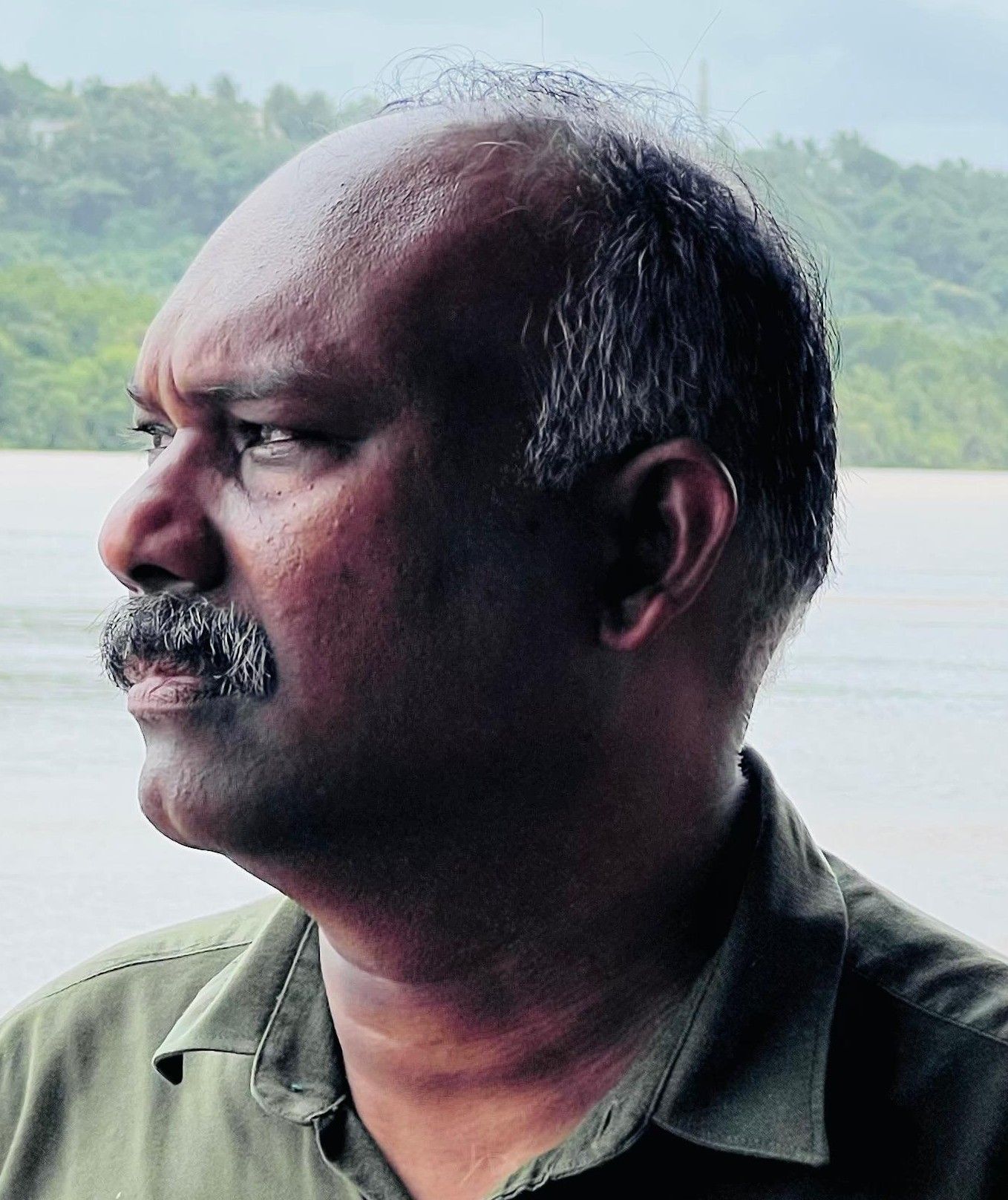 നിറം
