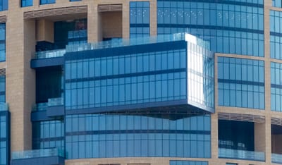 أهم 12 خطوة لاختيار زجاج سيكوريت مناسب للمنازل والمحلات في الرياض