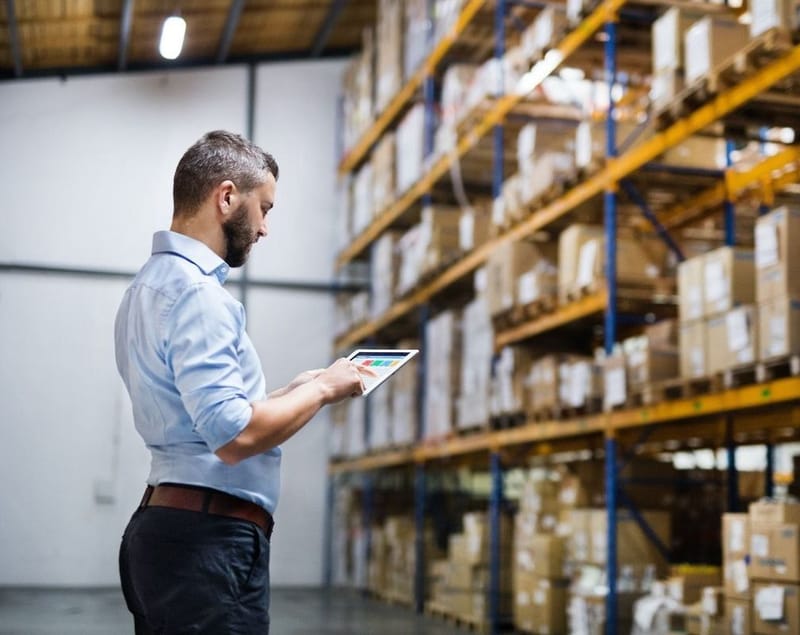 Distribución al por Mayor y Menos