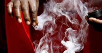 WITCH DOCTOR IN ATHI RIVER