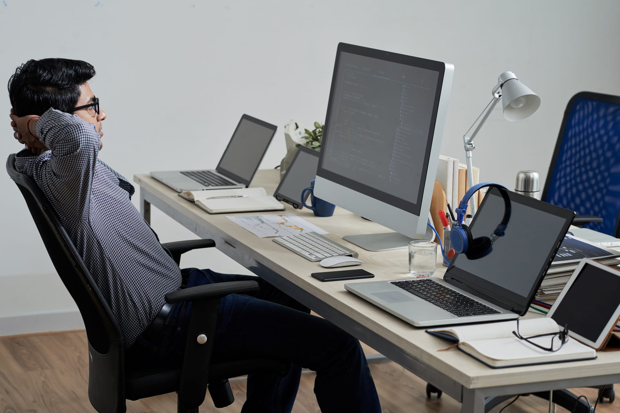 Setting Up Smart Workspaces with Office Computers in Saudi Arabia