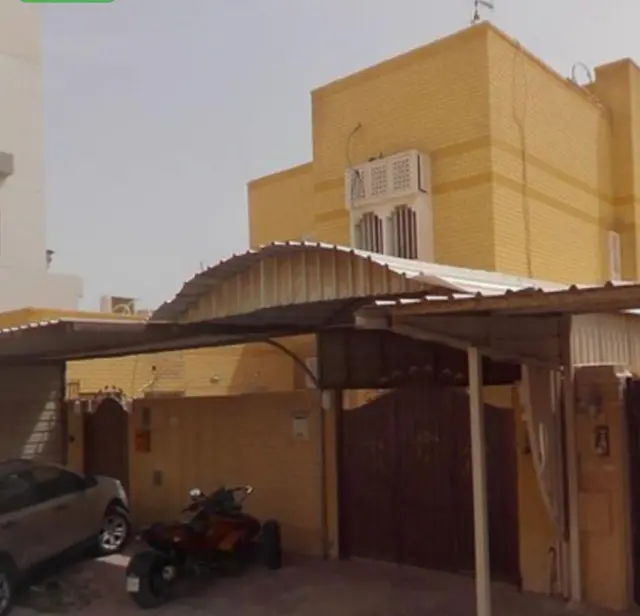 بيت في القصور للبيع بمساحة 400