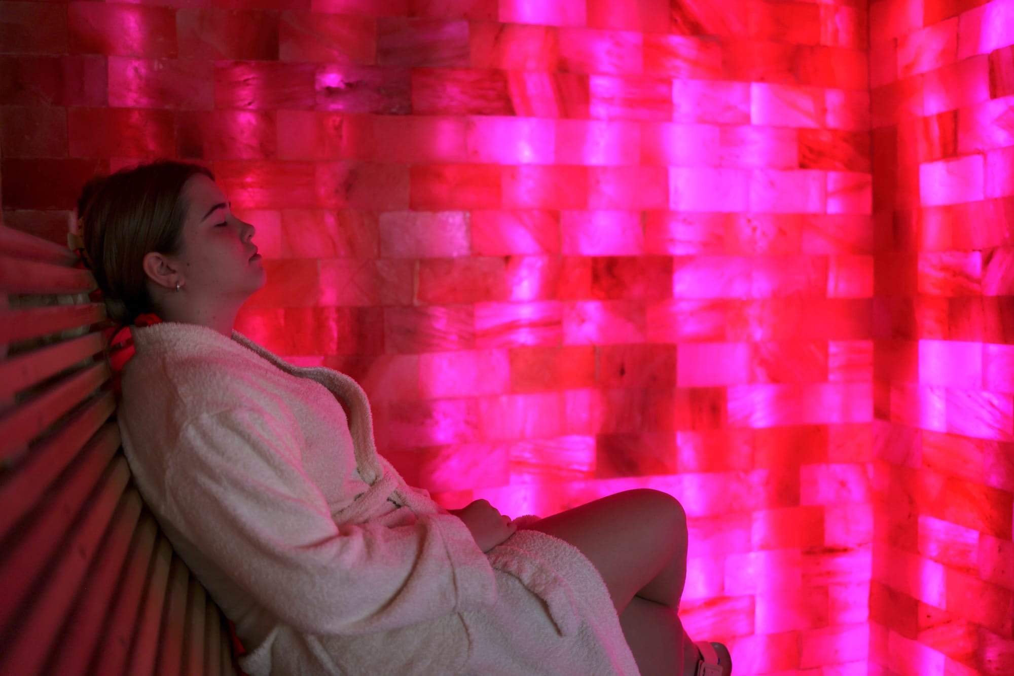How do Red Light Therapy and Halotherapy Work Together?