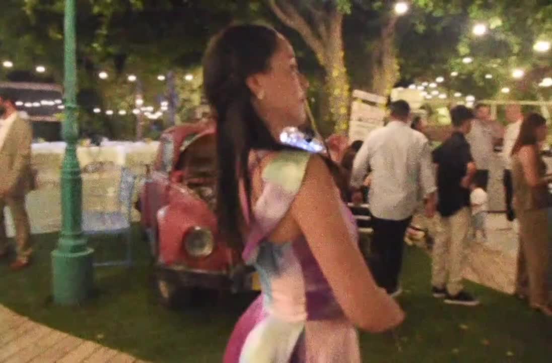 כניסת קהל לאולם thumbnail