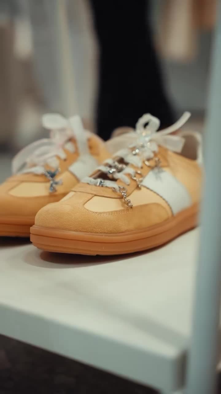 Azienda Prüne - specializzata nella produzione e vendita di borse, calzature, e accessori.