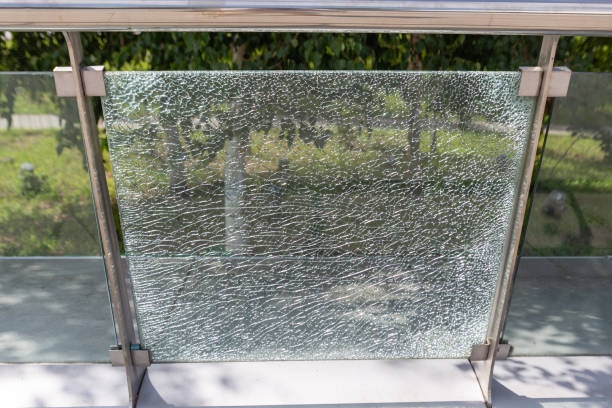 Laminated cracked glass railings