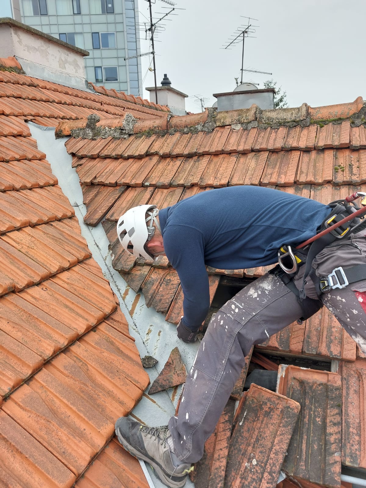 POPRAVAK KROVA I HITNA SANACIJA PROKIŠNJAVANJA