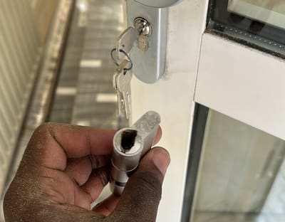 Navigating the Challenges of a Broken Lock: A Professional Perspective