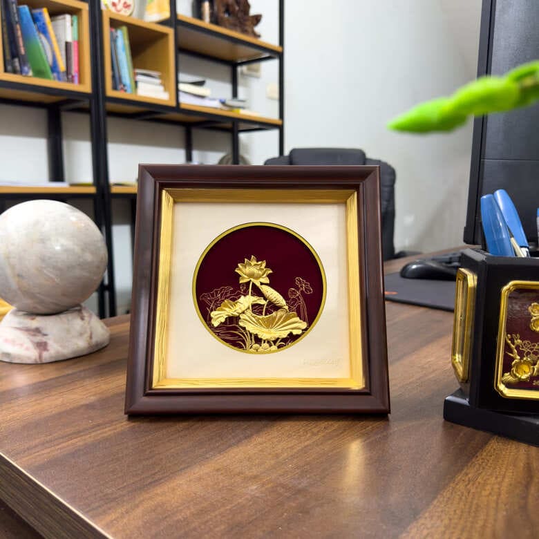 Chất lượng và đẳng cấp – Tranh hoa sen mạ vàng tại Ngọc Tâm An