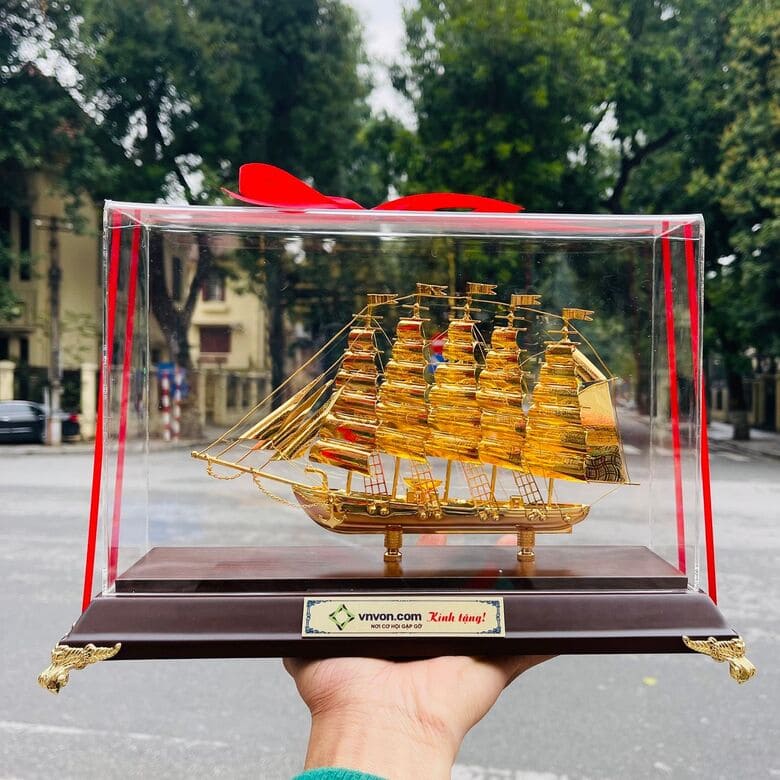 Mô hình thuyền buồm mạ vàng tại Mạ Vàng Thành Đạt