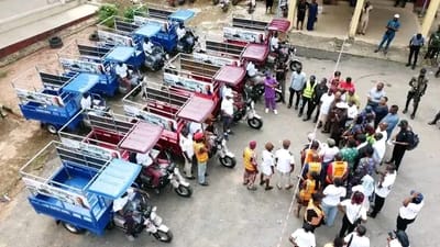 in order to eliminate Indiscriminate Refuse Dumping, Nnewi North local Government has Commissioned 10 Operational Tricycles for Waste Disposal.