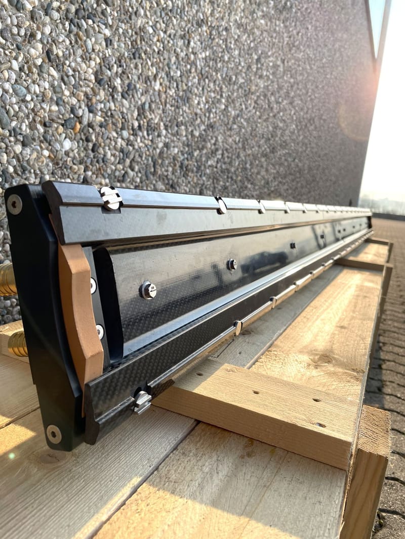 End seals are one of the most critical components of a doctor blade chamber system.