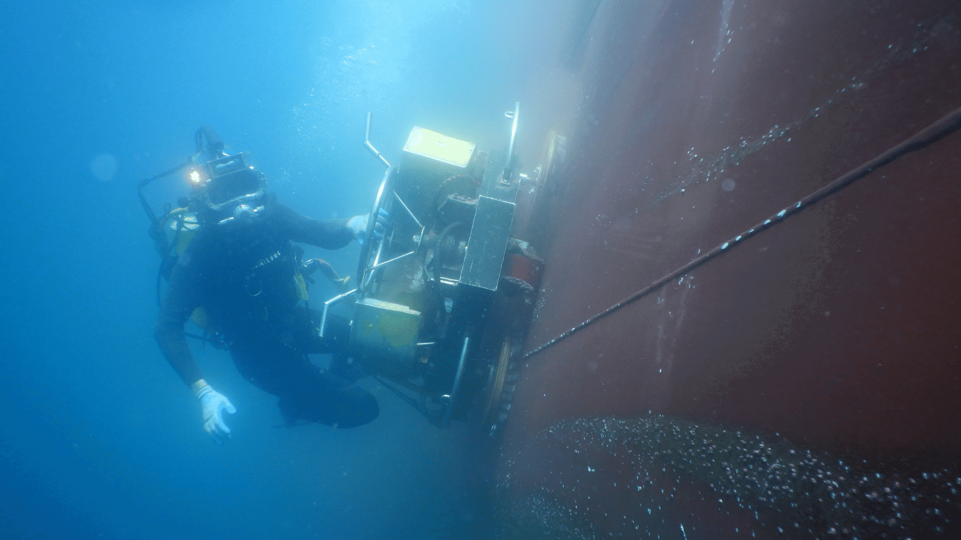 UNDERWATER HULL INSPECTION & CLEANING