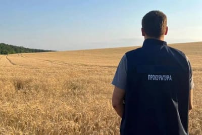 Захист агрокомпанії у спорі за позовом прокурора про вилучення у ФГ понад 230 га землі