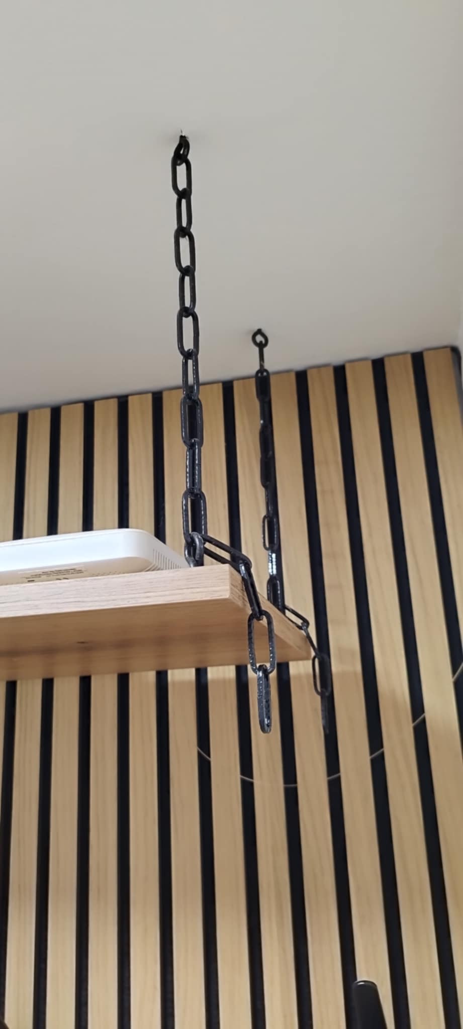 Izrada i montaža hodnika + custom ručkice po želji kupca + ljepljenje tapete.