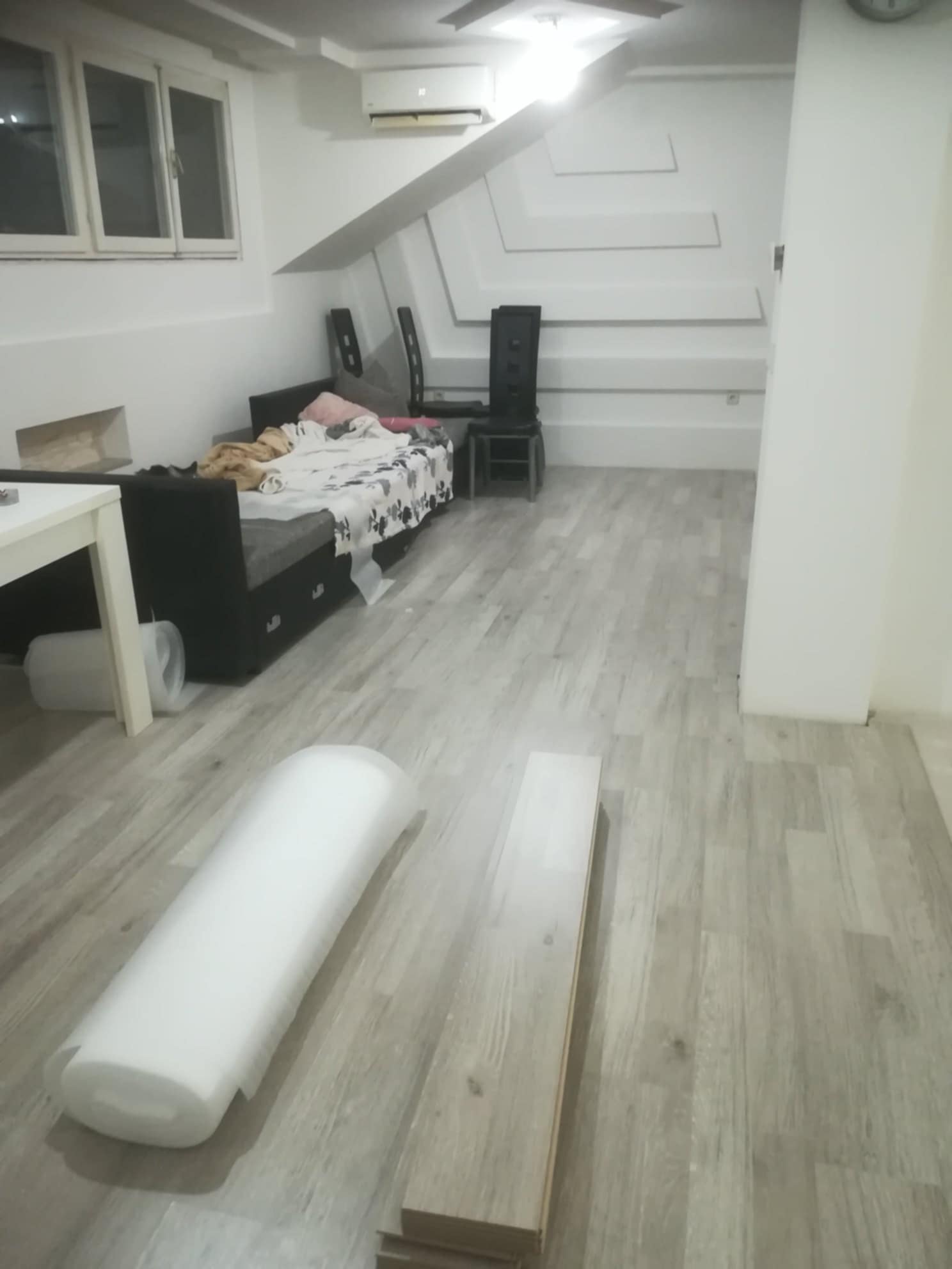 Oblaganje podova sa laminatom.