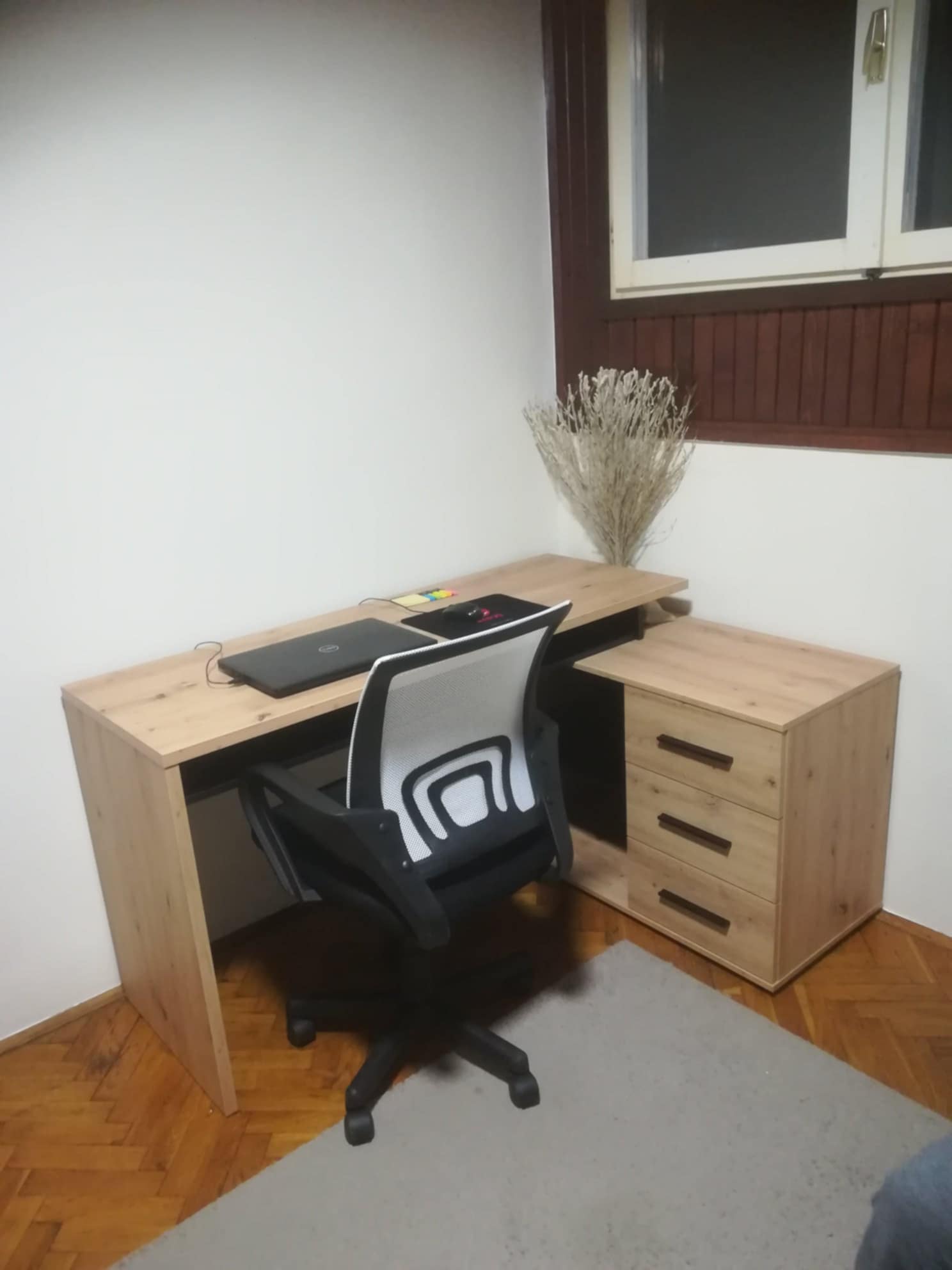 Montaža PC stolića.