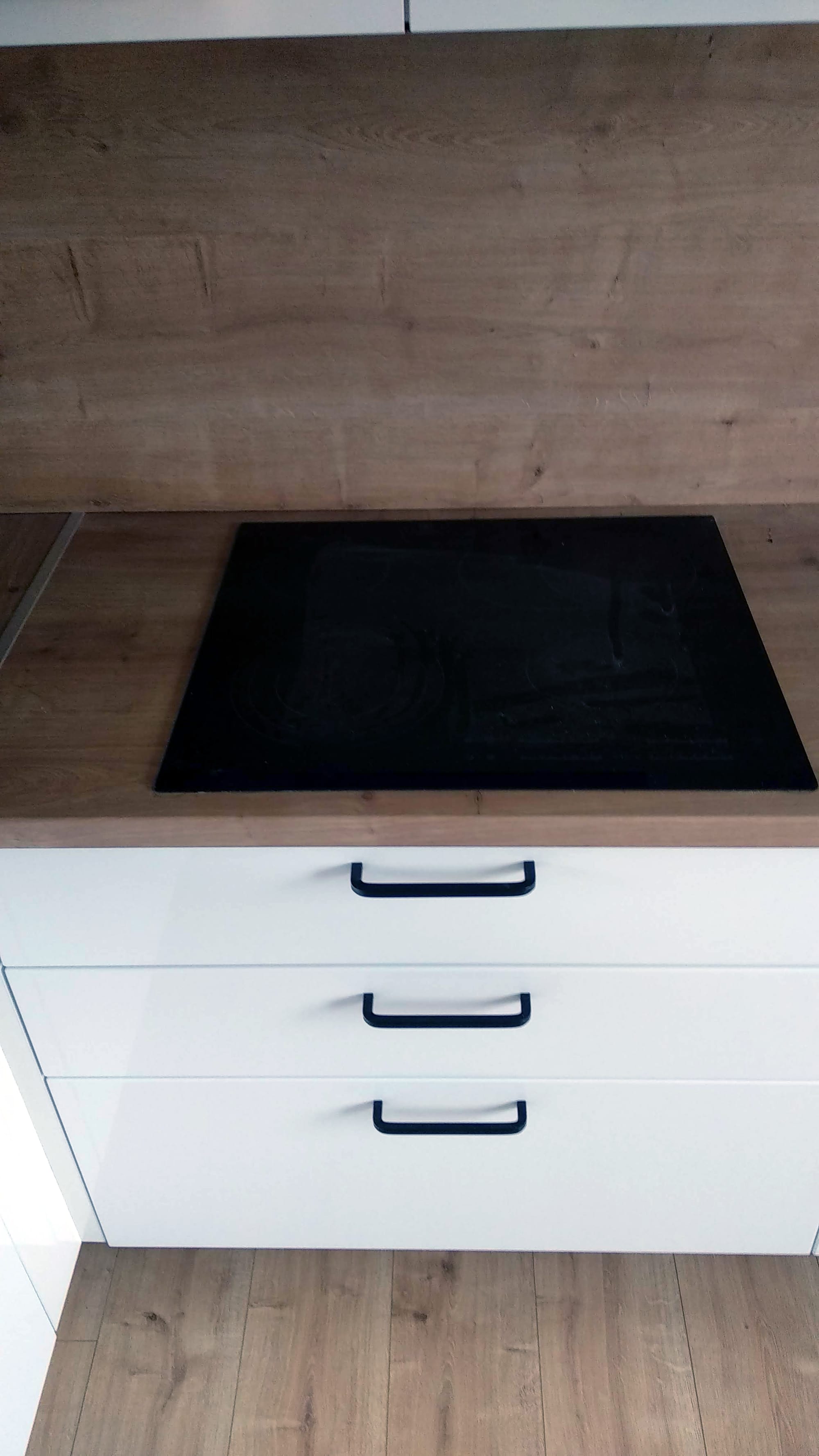 Izrada i montaža kuhinje + ugradnja aparata + led rasvijeta.