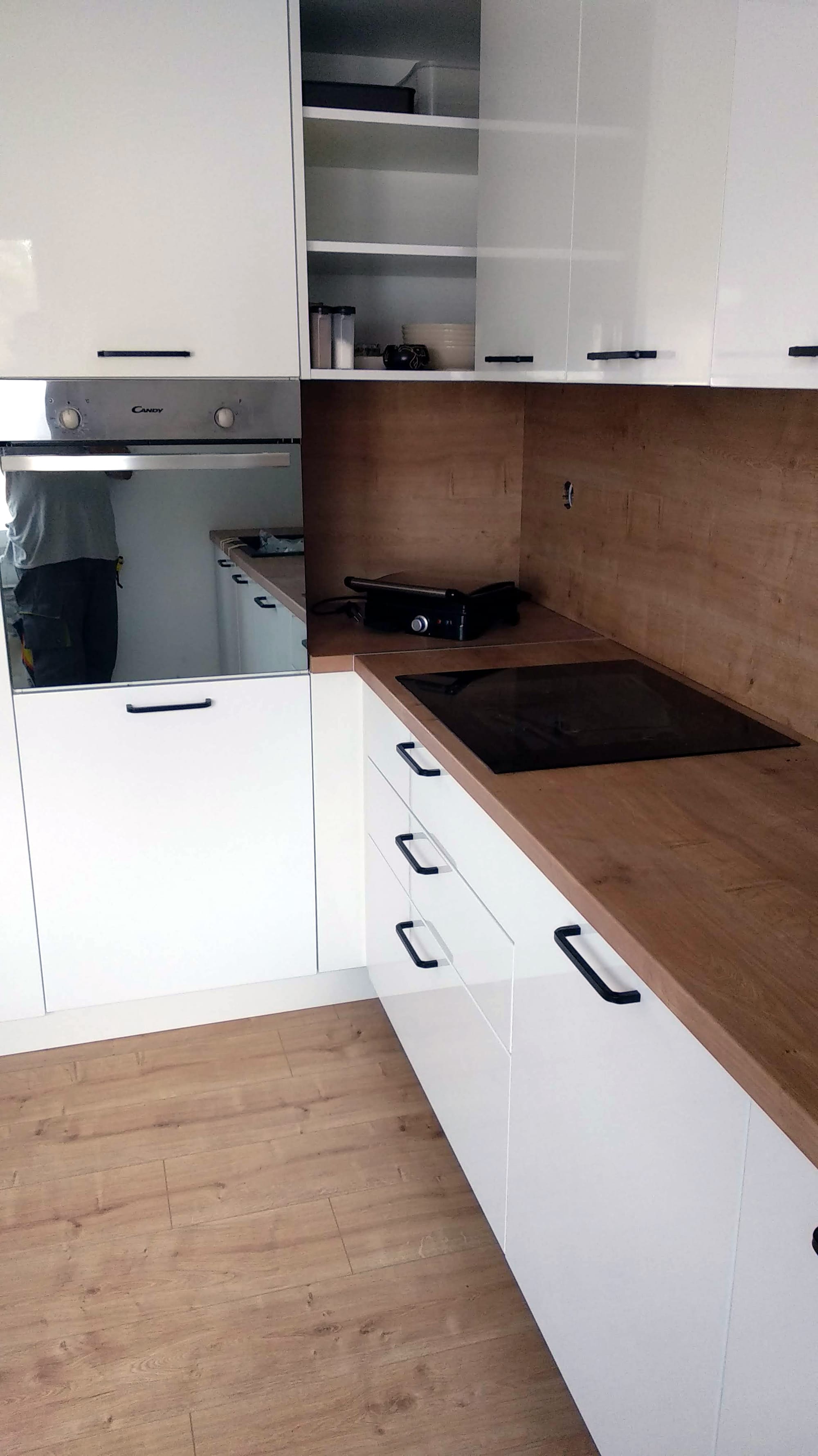 Izrada i montaža kuhinje + ugradnja aparata + led rasvijeta.