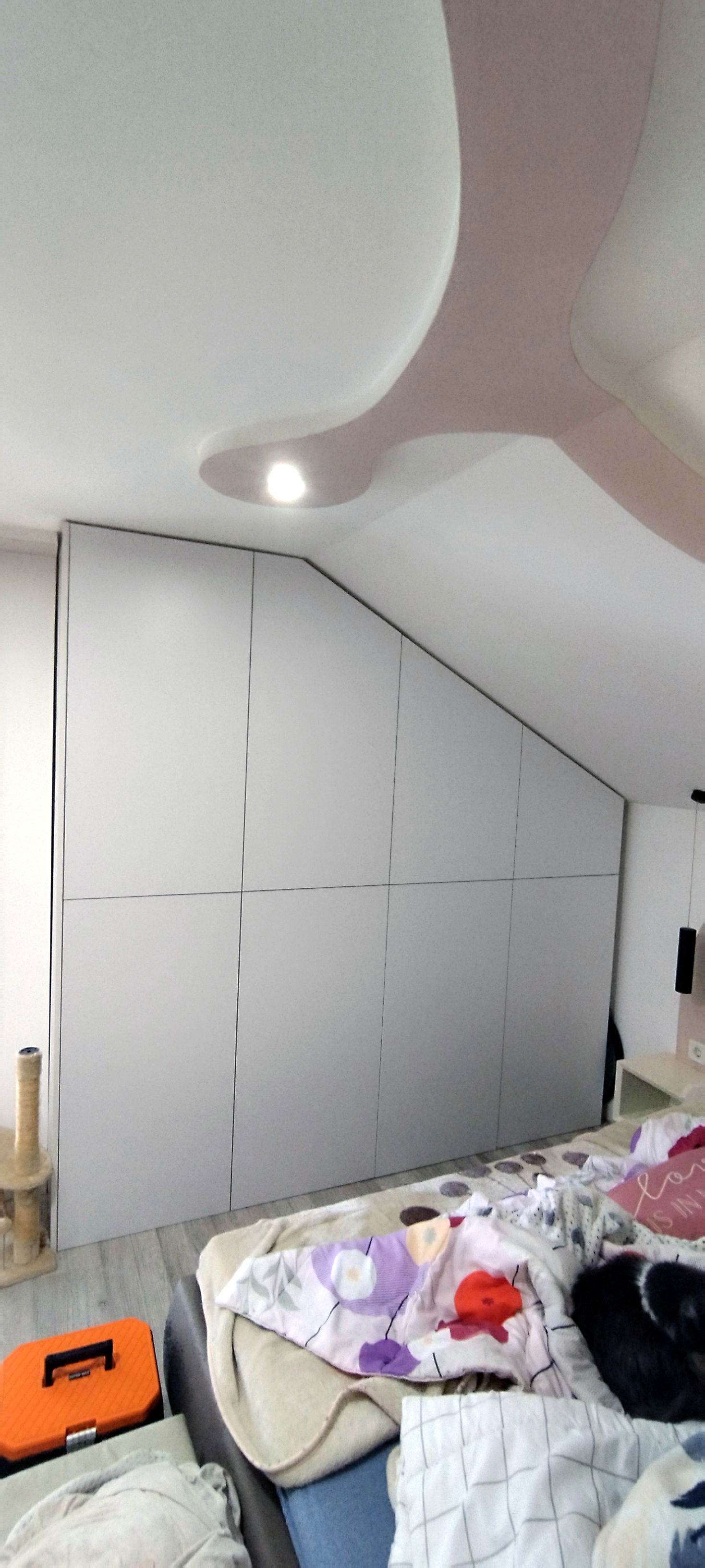 Izmjer, izrada i montaža ormara u potkrovlju.