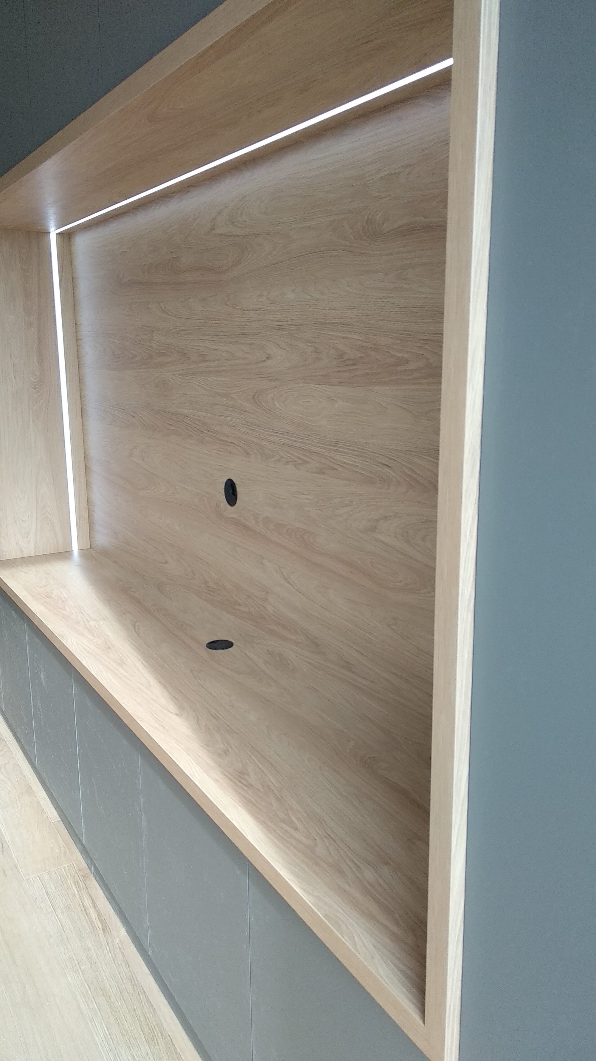 Izrada i montaža dn,boravka + ugradnja led rasvijete.