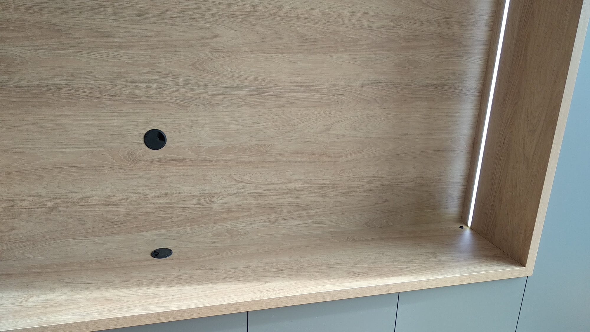 Izrada i montaža dn,boravka + ugradnja led rasvijete.