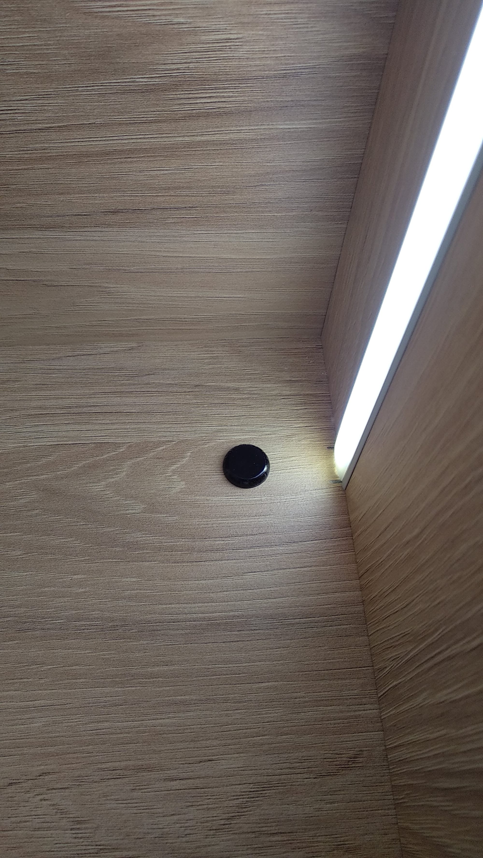 Izrada i montaža dn,boravka + ugradnja led rasvijete.