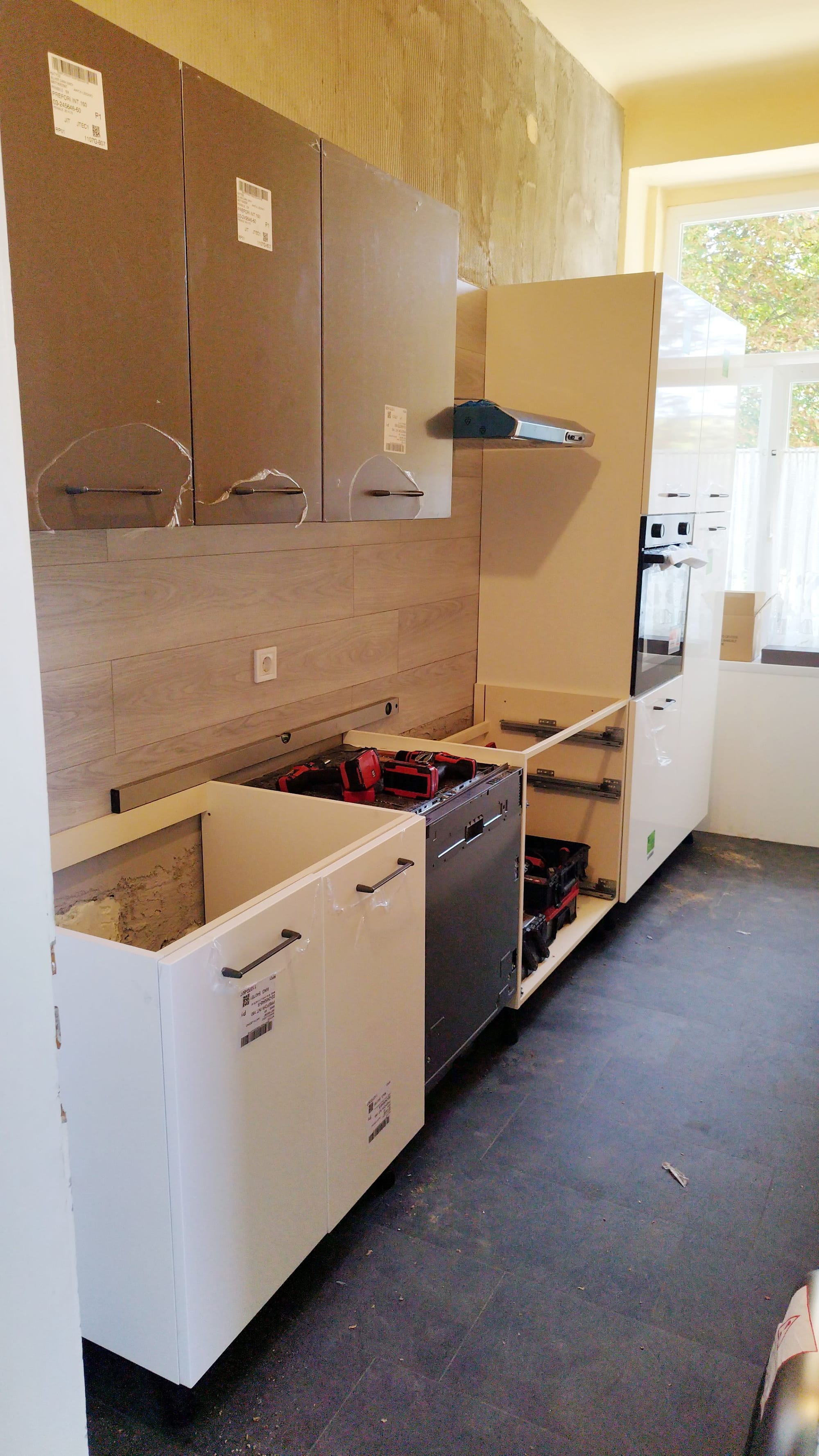 Montaža gotove kuhinje.