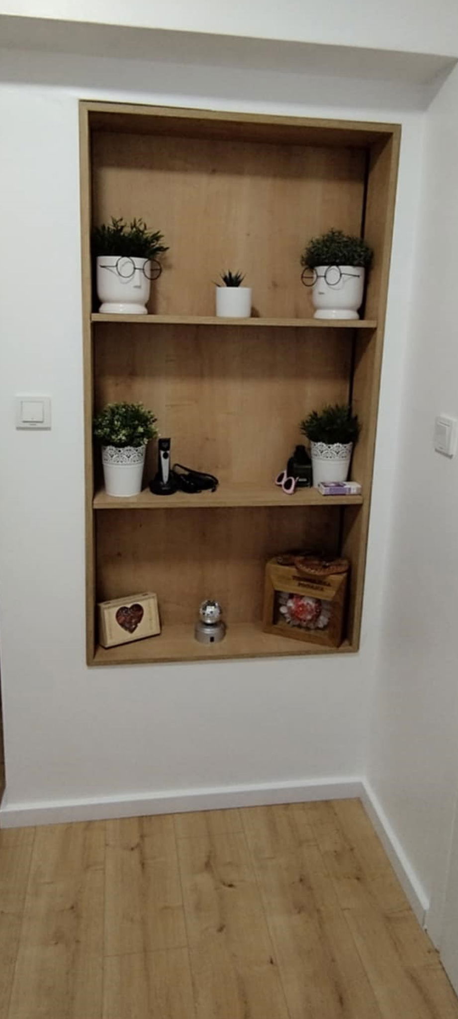 Izmjer, izrada i montaža niša.