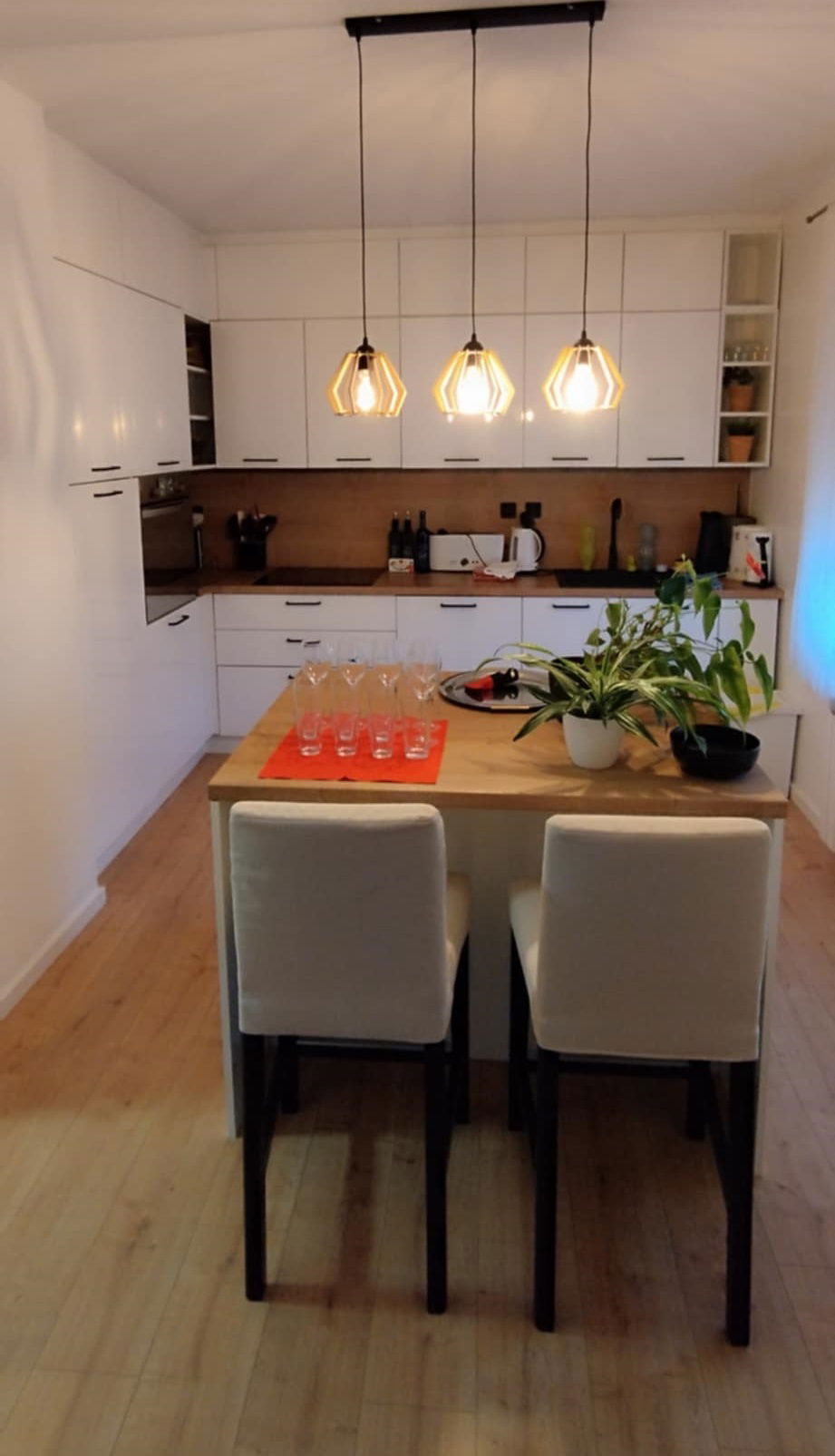 Izrada i montaža kuhinje + ugradnja aparata + led rasvijeta.