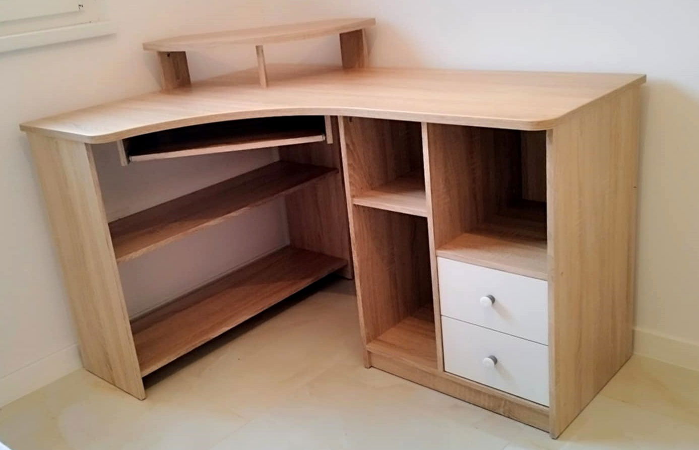 Montaža PC stolića.