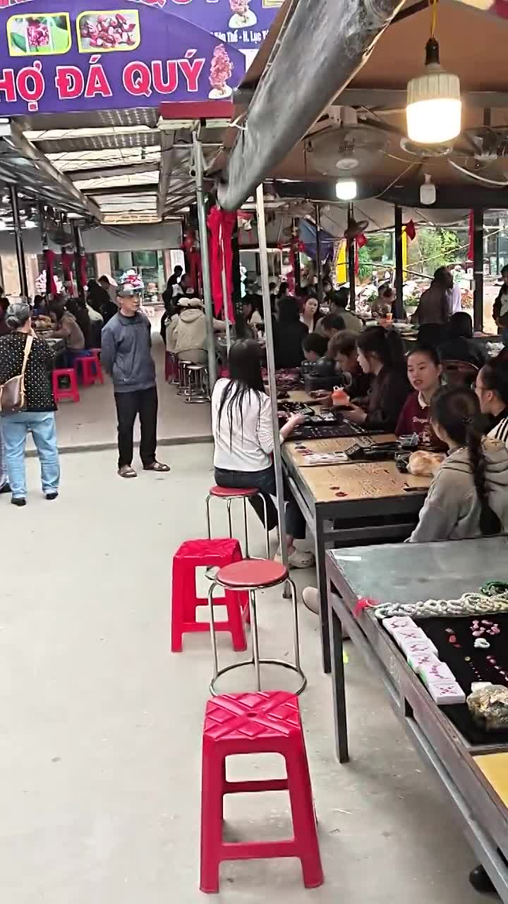 Vietnam’s Secret Gem Market: Luc Yen 💎