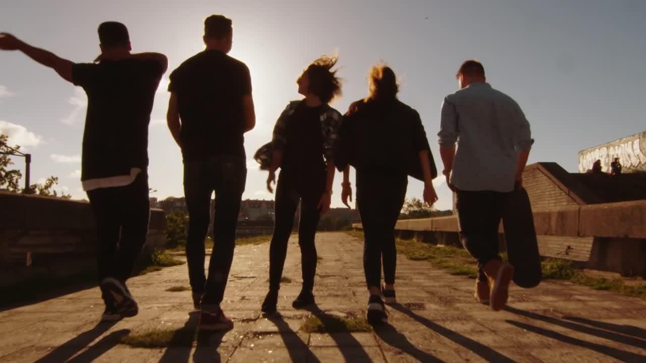 CONNECTION (人と人を繋ぐ)