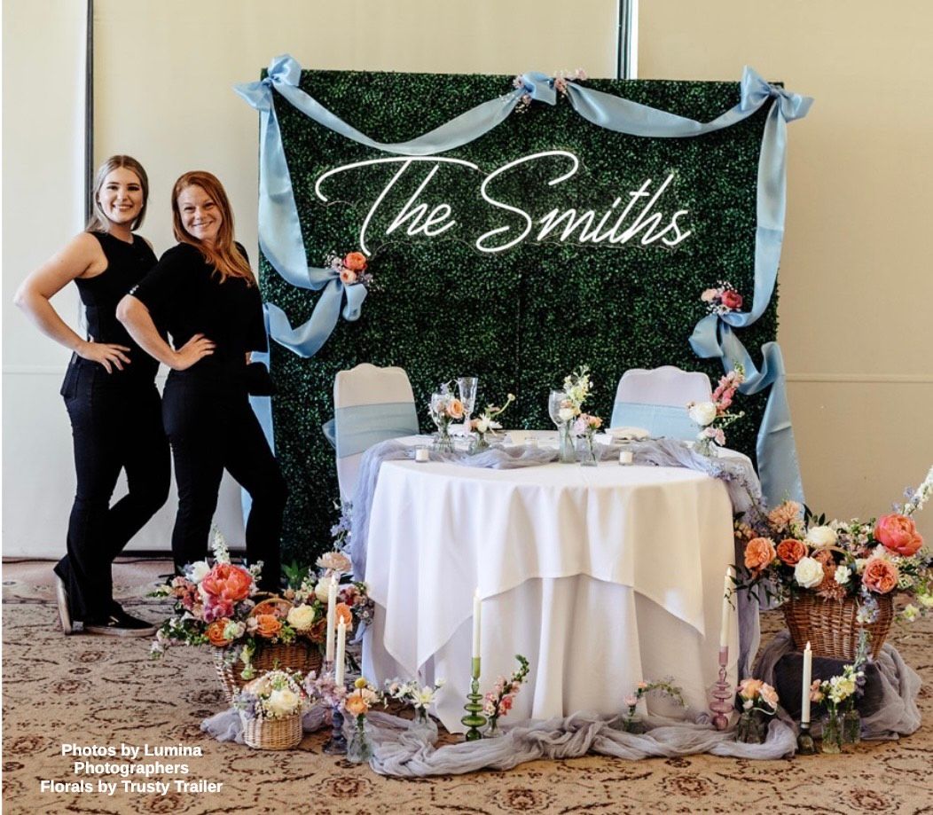 Photo by @ Lumina Photographers, Florals by @TheTrustyTrailer