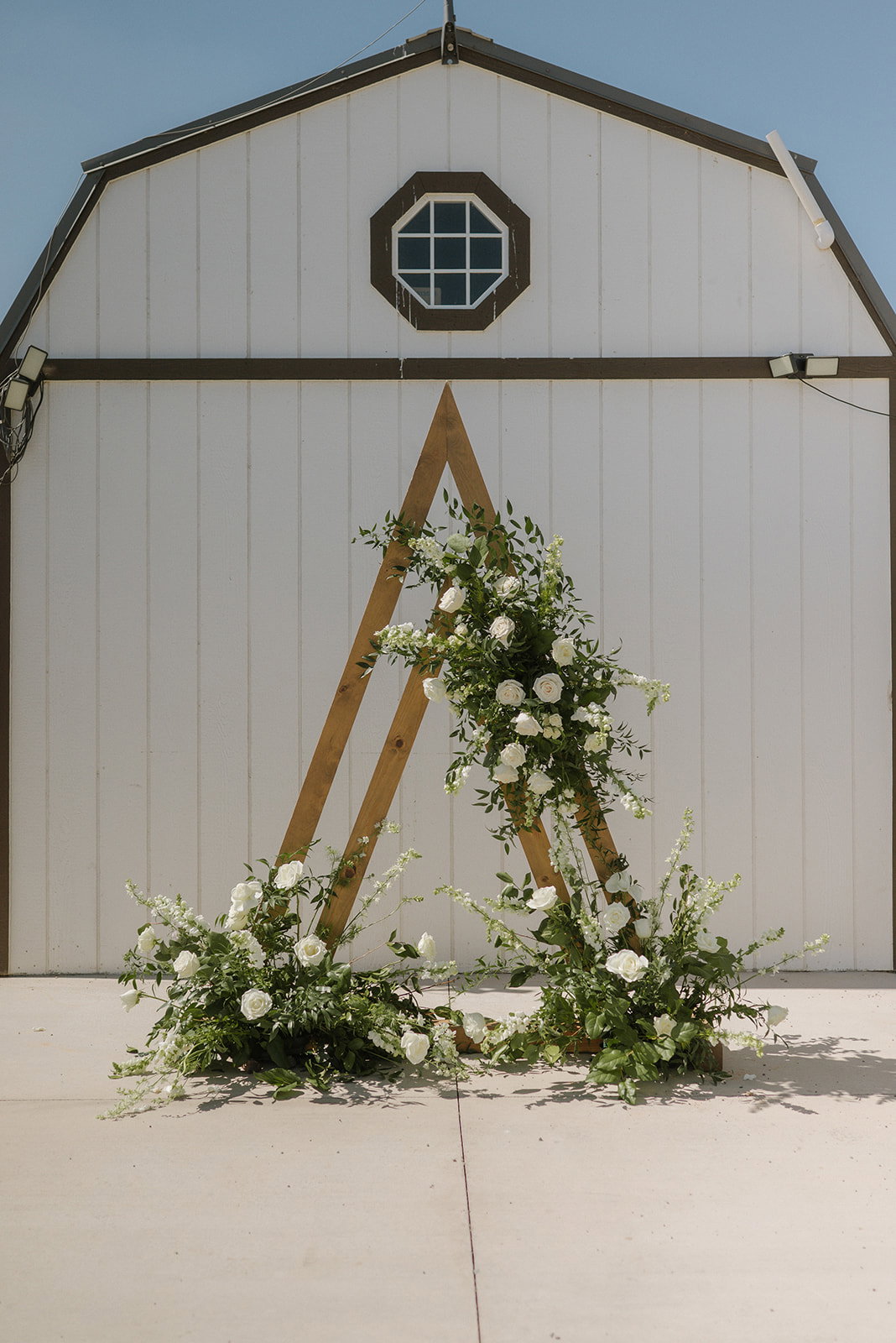 Photos by Purposeful Photos  Venue The Vinyard Farmhouse  Florals - Count on Me Events