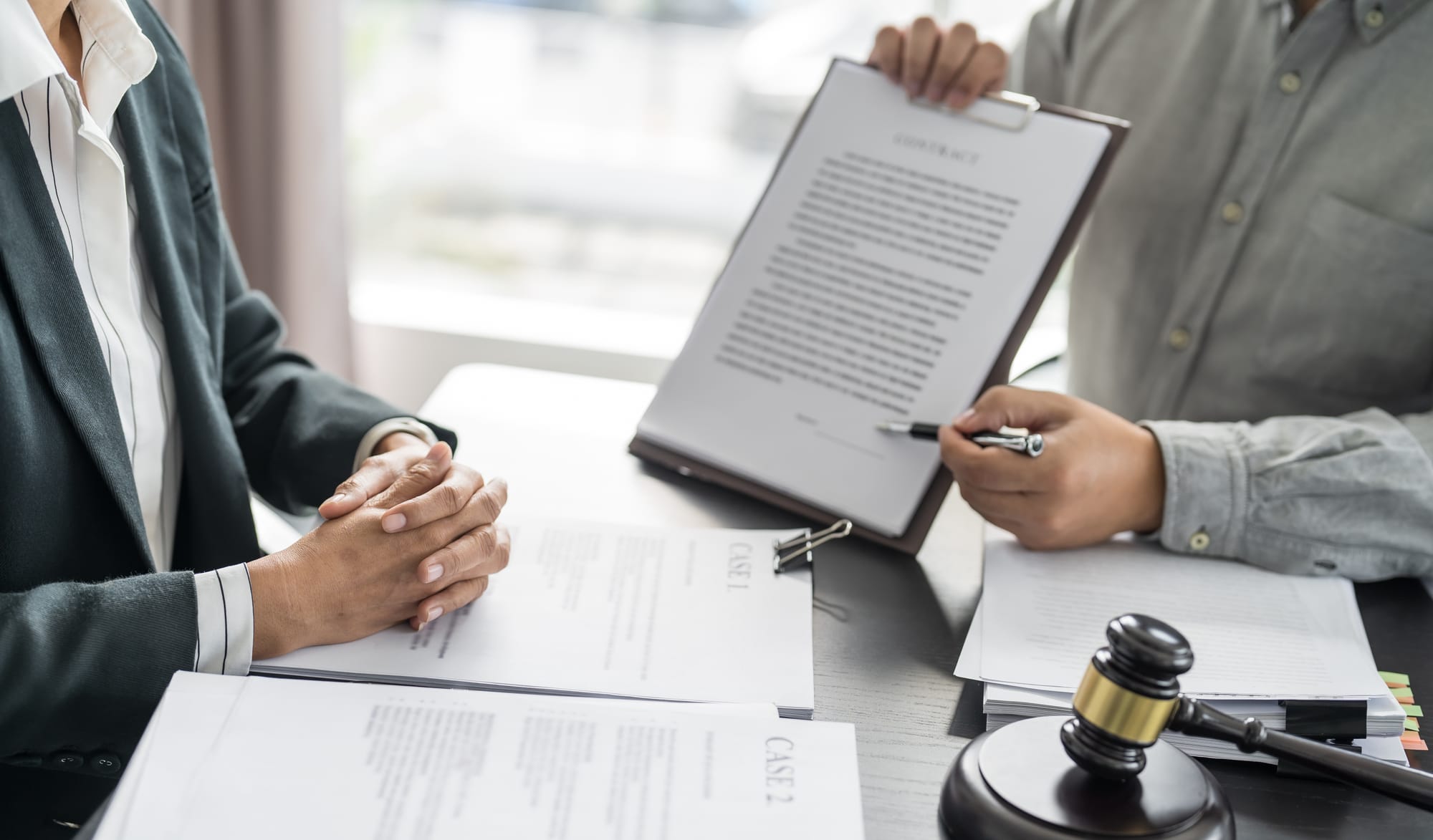 Diritto Consumatore: ritardo aereo, compensazione automatica e tutela delle famiglie nel Regolamento (CE) n. 261/2004