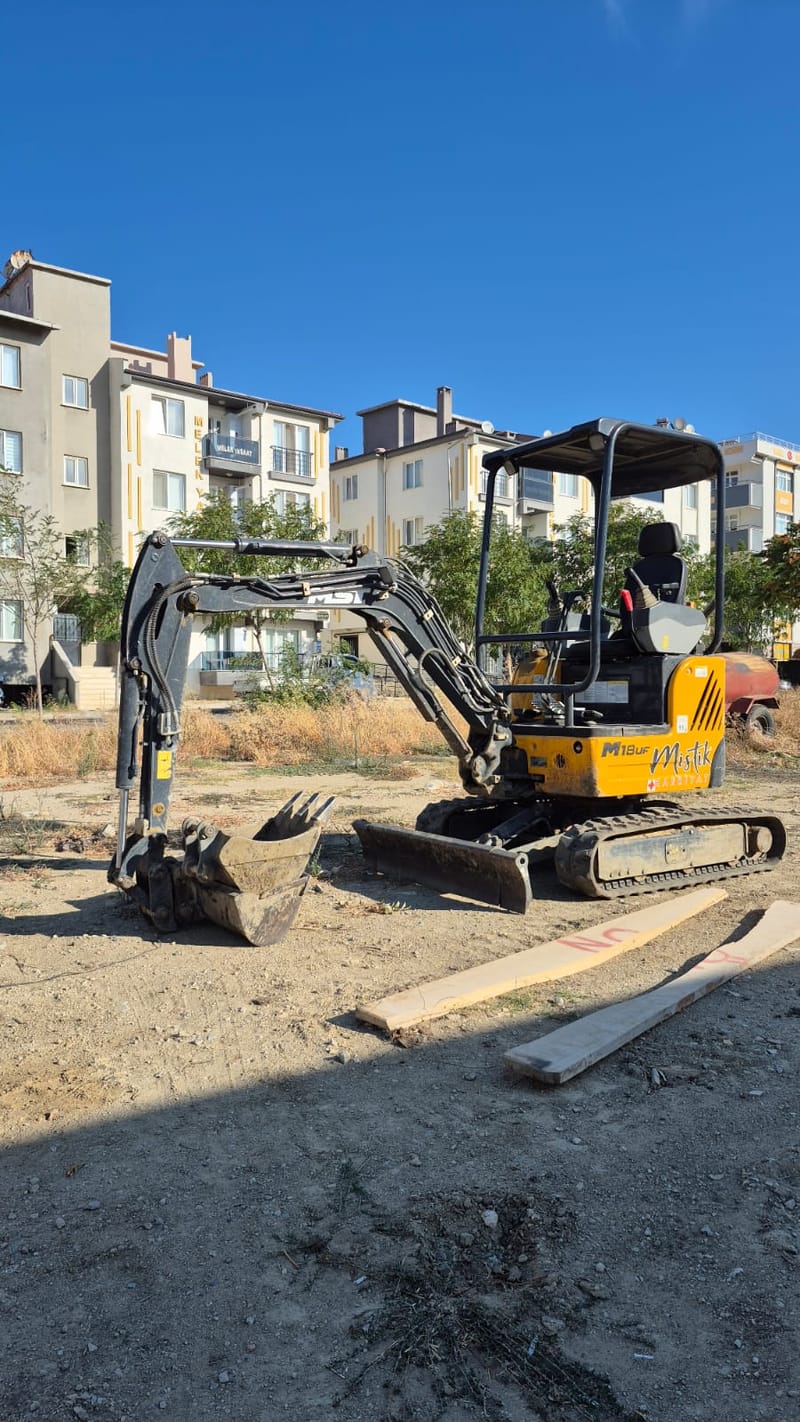 MST Mini Ekskavatör – Dar Alanların Usta Çözümü